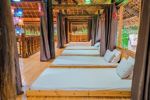 Desk, laptop workspace, free WiFi - Healing Home Sapa (Sa Pa)