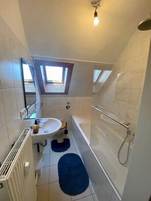 Shower, towels
