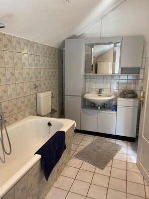 Een douche, handdoeken