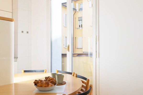 Comfort Apartment, City View | Private kitchen | Electric kettle - Welcoming Flats by Lake Como (Como)