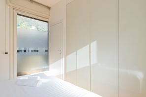 Apartment, 4 Bedrooms, Balcony | Laptop workspace, iron/ironing board, free WiFi, bed sheets
