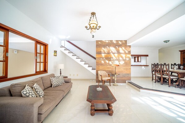 Basic Villa | Living area - Cf07 Casa churrasqueira 5 min da praia (Cabo Frio)