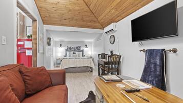 Cottage, 3 Bedrooms | Living area