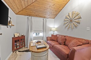 Cottage, 3 Bedrooms | Living area