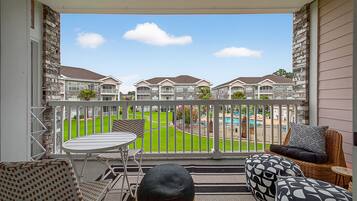 Condo, 2 Bedrooms | Property grounds