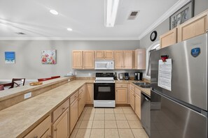 Appart'hôtel, 2 chambres | Cuisine privée | Réfrigérateur, four, cafetière/bouilloire, grille-pain