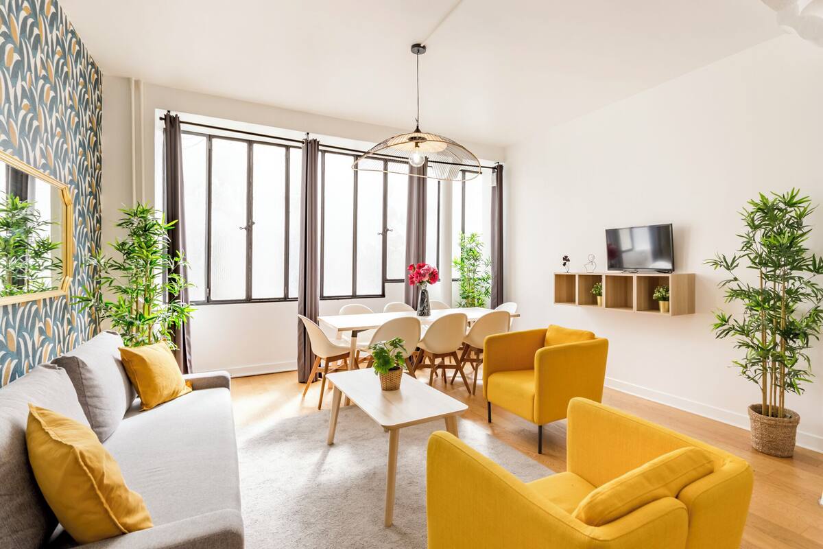Apartamento, vista para a cidade | Área de estar | Escritórios