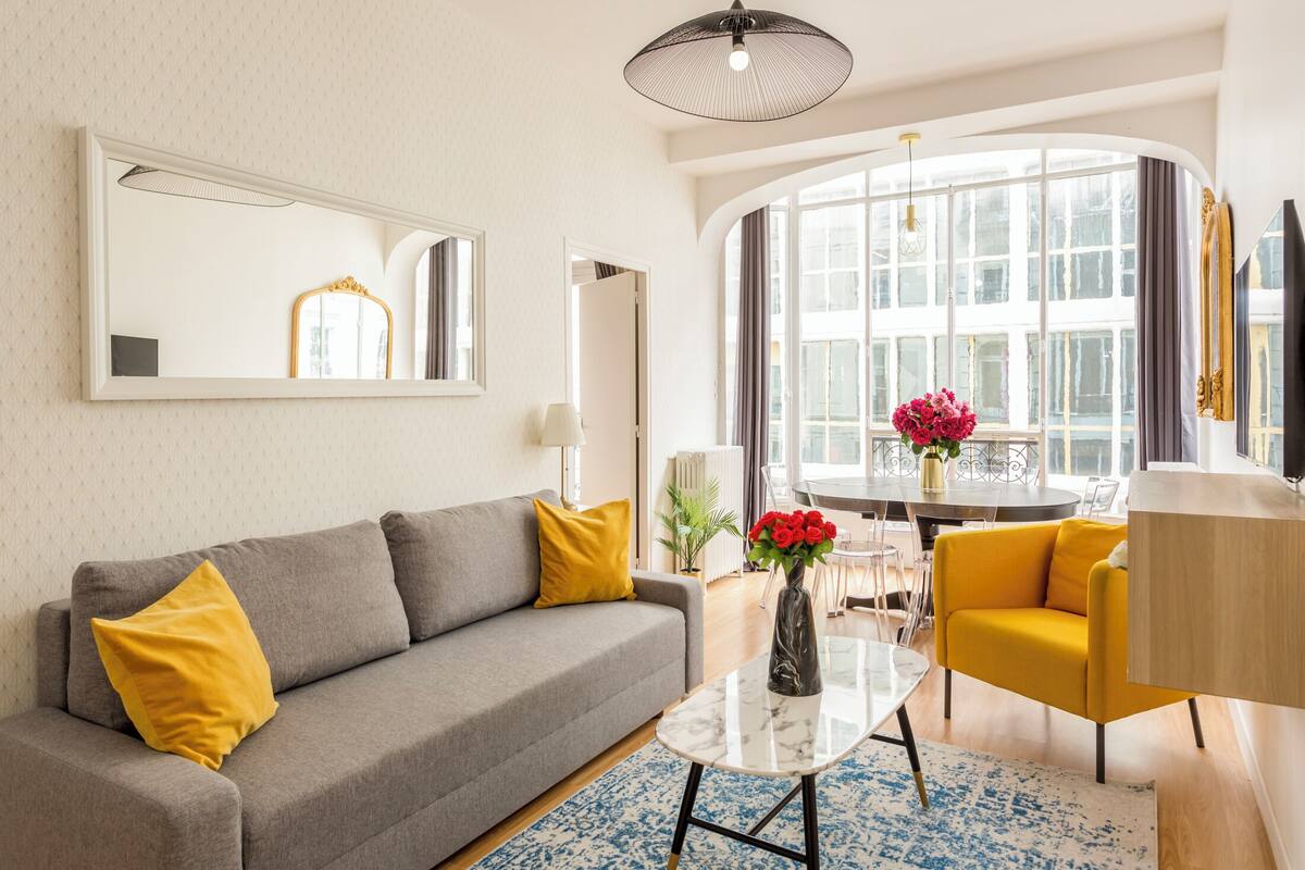 Apartamento, vista para a cidade | Área de estar | Escritórios