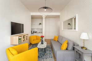 Appartamento, vista città | Area soggiorno | Studio