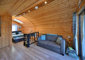 TV - Dalaraban Luxury Pods - Black Grouse (Fort William)