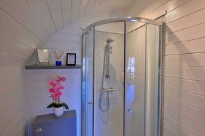 Shower, towels