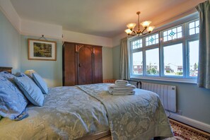 3 dormitorios, tabla de planchar con plancha, wifi gratis y ropa de cama