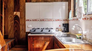 舒適小木屋, 花園景 | 私人廚房 | 雪櫃、微波爐、廚房用具/餐具/器皿