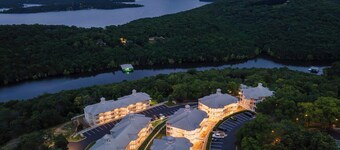 Ozark Mountain Oasis For 7!