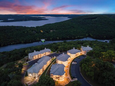 Ozark Mountain Oasis For 7!