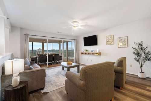 Ozark Mountain Oasis For 7!