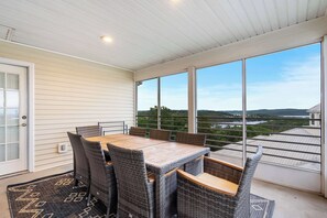 Kondominium, Beberapa Tempat Tidur, balkon (Ozark Mountain Oasis) | Tempat makan