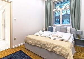 Iron/ironing board, WiFi, bed sheets