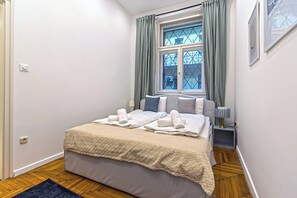 2 bedrooms, iron/ironing board, WiFi, bed sheets