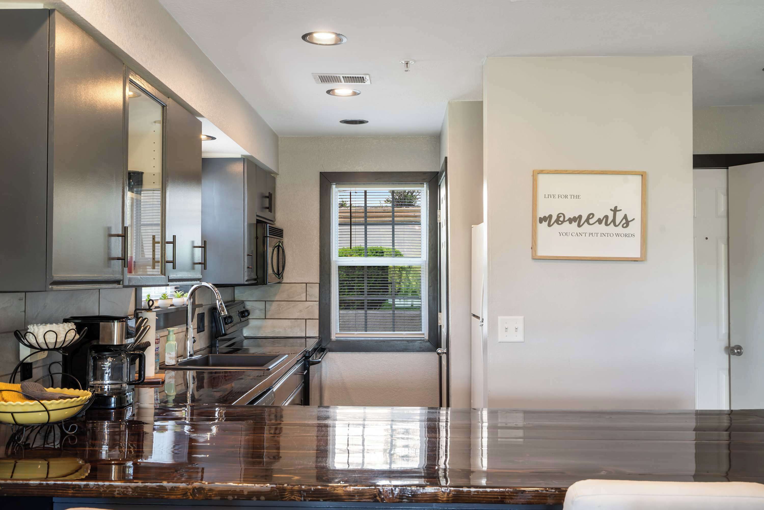 公寓客房, 多張床, 陽台, 花園景觀 (Peaceful Resort Condo) | 私人廚房 | 電冰箱、微波爐、烤箱、爐台