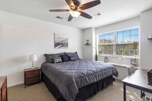 Appart'hôtel, plusieurs lits, balcon, vue jardin (Peaceful Resort Condo) | 2 chambres, décoration personnalisée, ameublement personnalisé