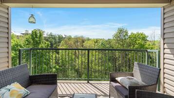 公寓客房, 多張床, 陽台, 花園景觀 (Peaceful Resort Condo) | 客房景觀