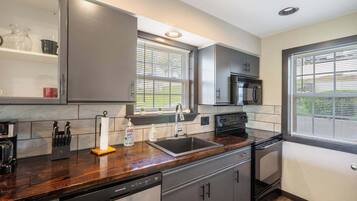 Condo, Multiple Beds, Balcony, Garden View (Peaceful Resort Condo) | Private kitchen | Fridge, microwave, oven, stovetop