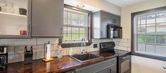 Peaceful Resort Condo Holiday Home for 6
