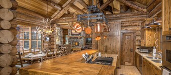 EPIC Ski In/Out Luxury Cabin• Hot Tub, Grill, Privacy + Views!