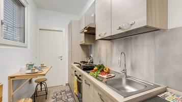 Family House, 2 Bedrooms (L' angolino di Cannobio) | Private kitchen | Fridge, microwave, oven, stovetop