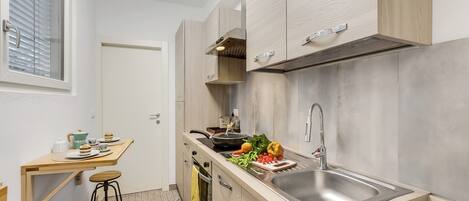 Family House, 2 Bedrooms (L' angolino di Cannobio) | Private kitchen | Fridge, microwave, oven, stovetop