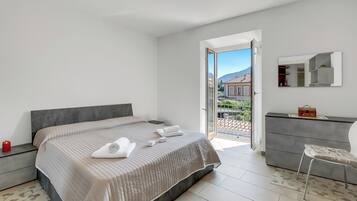 2 bedrooms, laptop workspace, free WiFi, bed sheets