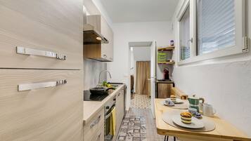Rumah Keluarga, beberapa kamar (L' angolino di Cannobio) | Dapur pribadi | Lemari es, microwave, oven, dan kompor