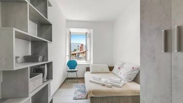 Family House, 2 Bedrooms (L' angolino di Cannobio) | 2 bedrooms, laptop workspace, free WiFi, bed sheets