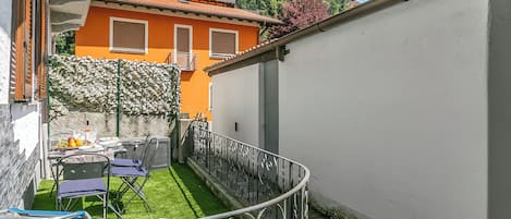 Maison familiale, plusieurs chambres (L' angolino di Cannobio) | Restauration en plein air