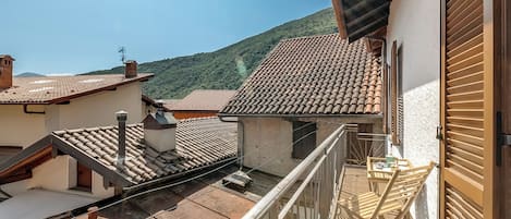 Family House, Multiple Bedrooms (L' angolino di Cannobio) | Balcony