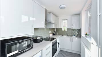 House, 2 Bedrooms | Private kitchen