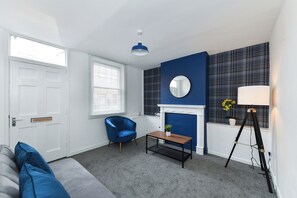 House, 2 Bedrooms | Living area | Flat-screen TV - Newark Central Cottage (Newark)