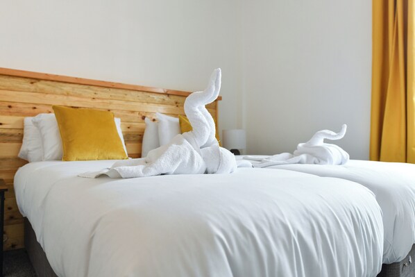 House, 2 Bedrooms | Iron/ironing board, free WiFi - Newark Central Cottage (Newark)