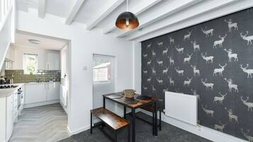 House, 2 Bedrooms | Dining room