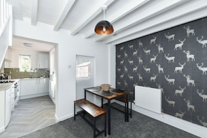 House, 2 Bedrooms | Dining room - Newark Central Cottage (Newark)