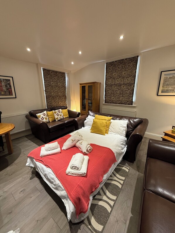 2 bedrooms, iron/ironing board, WiFi, bed sheets