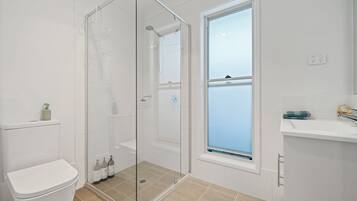 Shower, hair dryer, towels