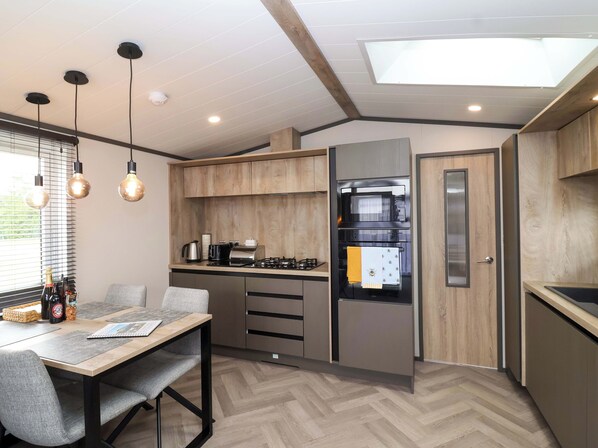 Dining - Hazelnut Lodge (Chipping Norton)