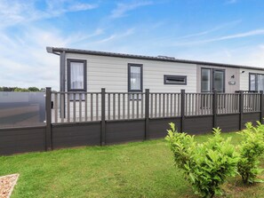 Exterior - Hazelnut Lodge (Chipping Norton)