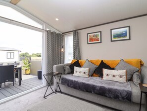 Living area - Hazelnut Lodge (Chipping Norton)