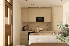 Kühlschrank, Mikrowelle, Geschirrspüler