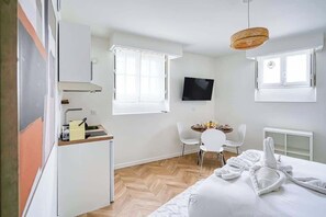WiFi - Studio climatisé au calme - proche Batignolles (Paris)
