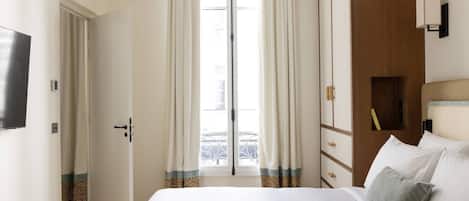 Een strijkplank/strijkijzer, gratis wifi, beddengoed