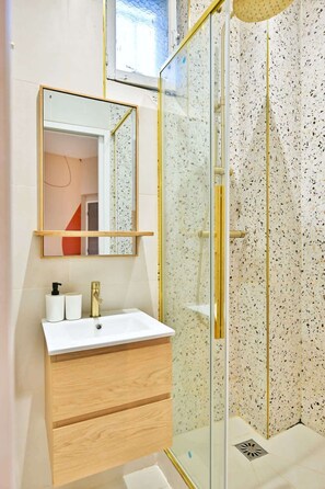 Chuveiro, secador de cabelo